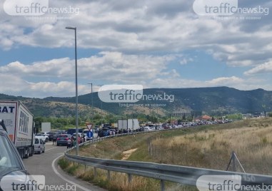 Интензивен е трафикът на някои от граничните контролно пропускателни пунктове  ГКПП на границите с Румъния и Сърбия съобщиха от
