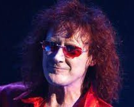 Почина първият барабанист на AC/DC