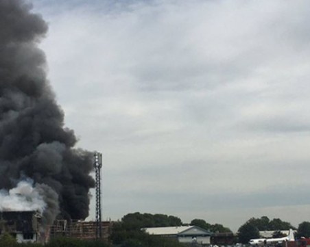 Взрив във фабрика за военни експлозиви уби 9 души в Индия