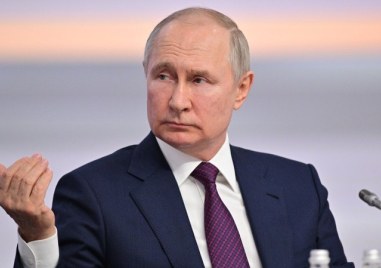 Руският президент Владимир Путин днес подаде документите си в Централната