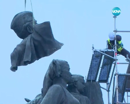 Демонтажът на Паметника на Съветската армия продължава