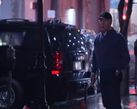 Кола се вряза в кортежа на Байдън