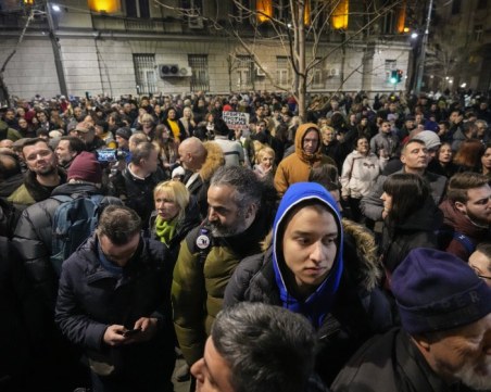 След вота в Сърбия: Протести в центъра на Белград