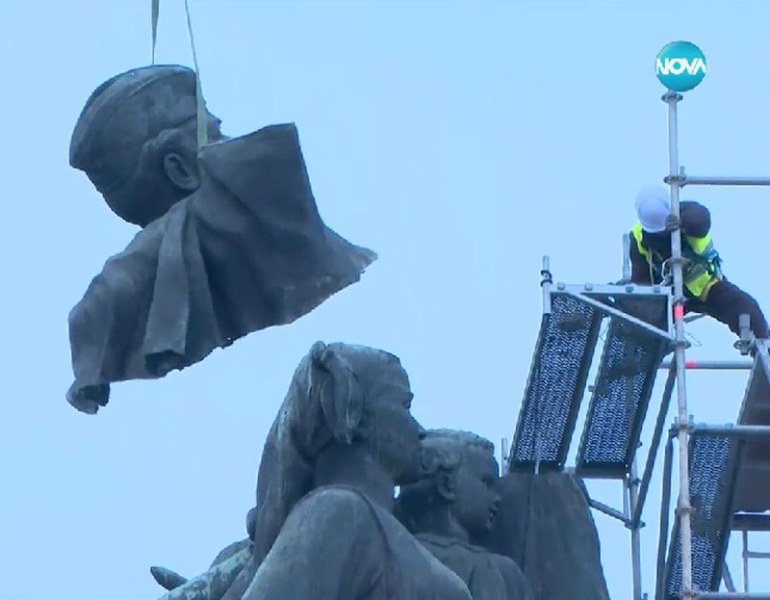 Демонтажът на Паметника на Съветската армия продължава