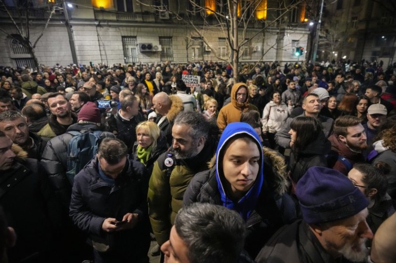 След вота в Сърбия: Протести в центъра на Белград