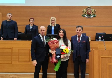 Председателят на Общински съвет Атанас Узунов връчи отличието Почетен знак