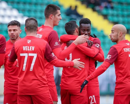 ФИФА забрани трансферите на два клуба от елита, те вече изчистиха дълговете си