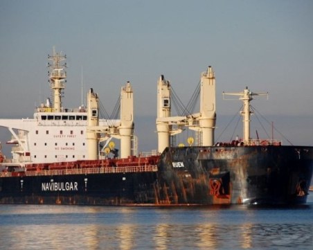 Какво е състоянието на евакуирания български моряк на похитения 