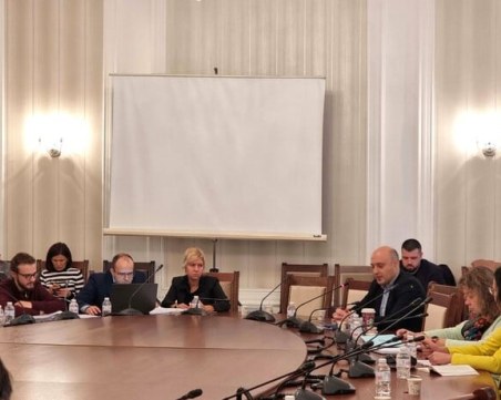 Промените в Конституцията са приети и на трето четене, следва гласуване в пленарната зала