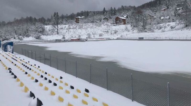 Стадионът във Владая е под вода, наводнени са улици и къщи