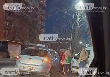 Лека катастрофа между автомобил и баничарка затрудни движенето на бул