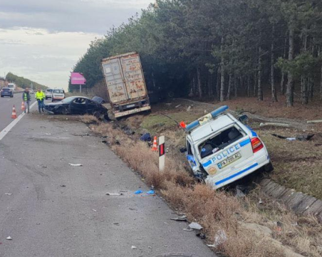 7 са ранени, един е с опасност за живота при двете катастрофи на АМ 