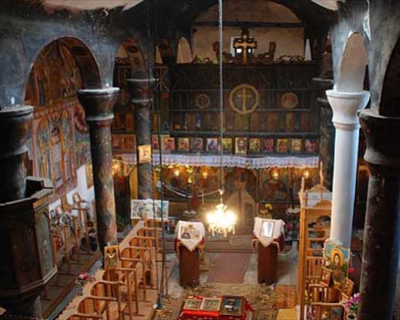 Апаши задигнаха 5000 лева от храм