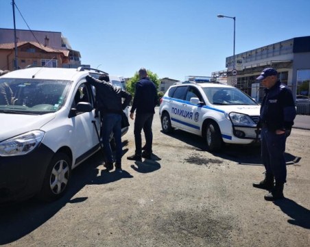 Арестуваха търговски представители, крали пари от сделки с мобилни телефони