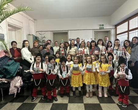 Коледари от ДГ „Приятели