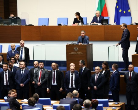 Опозицията в НС ще сезира Конституционния съд за промените в Конституцията