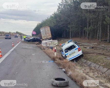Тир блъсна полицейска кола на AM 