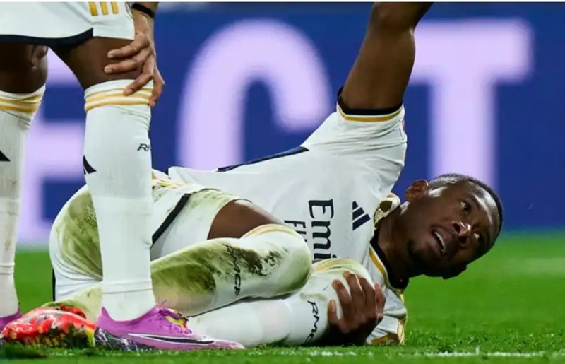 Защитникът на Реал Мадрид Дейвид Алаба беше опериран, обявиха от