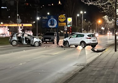 Тежка катастрофа е станала на бул Пещерско шосе преди кръстовището