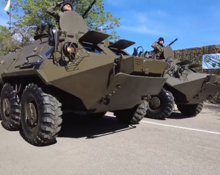 Изпращаме БТР-и за Украйна с осем влакови композиции