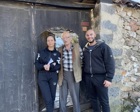 Коледни пакети зарадваха социално слаби и самотно живеещи в община Брезово