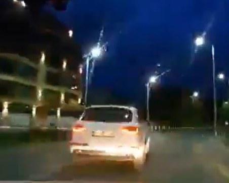 Шофьор на джип умишлено засича кола в Пловдив, минава на червено