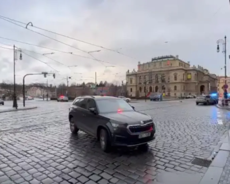 Стрелецът от университета в Прага убил баща си преди стрелбата с 15 убити