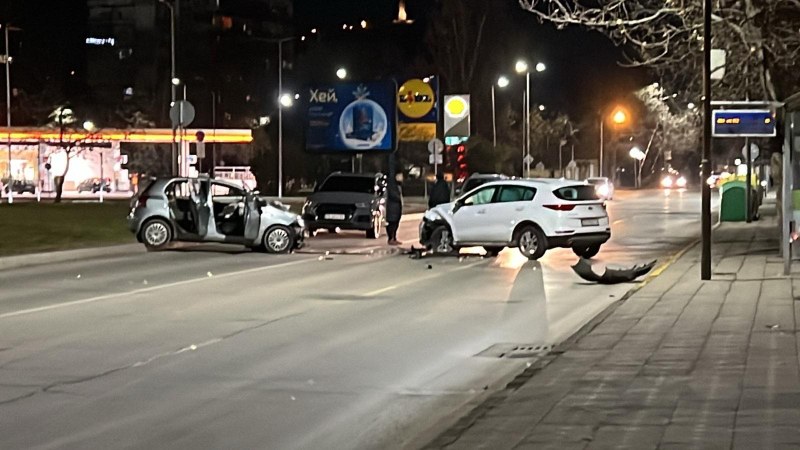 Тежка катастрофа е станала на бул. Пещерско шосе, преди кръстовището