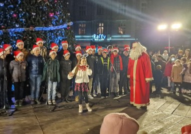 Дядо Коледа на Пловдив вече 47 години актьорът Стоян