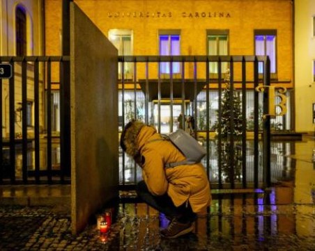 Чехия обяви ден на траур след масовата стрелба в Прага