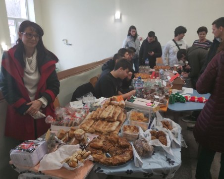 Гимназисти от Пловдив даряват над 2700 лева за благотворителност