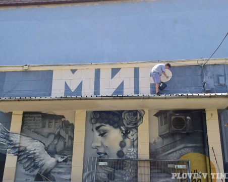 Графити артистът Nasimo рисува по сгради на училища за по-добра среда на българските деца