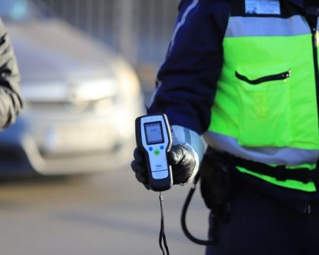 Хванаха шофьор с 1 ‰ алкохол, заяде се и даде кръвна проба - отчете 3,5 ‰