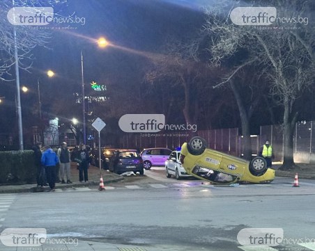 Нова тежка катастрофа в Пловдив! Такси се обърна по таван