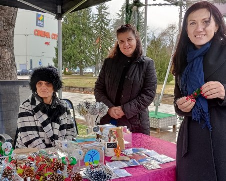 Подаръци с кауза и Предколедна раздумка с Тони Стойчева на Коледната алея