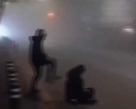 Прокуратурата се самосезира след видеото, в което тийнейджъри ритат жена в София