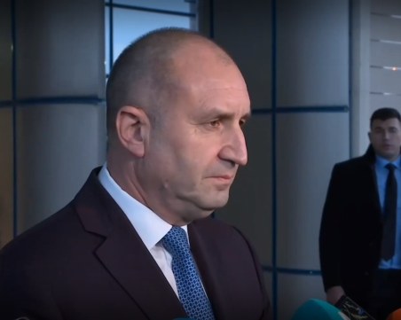 Радев: Лидерите на ПП-ДБ, Борисов и Пеевски изнасилват Конституцията заедно