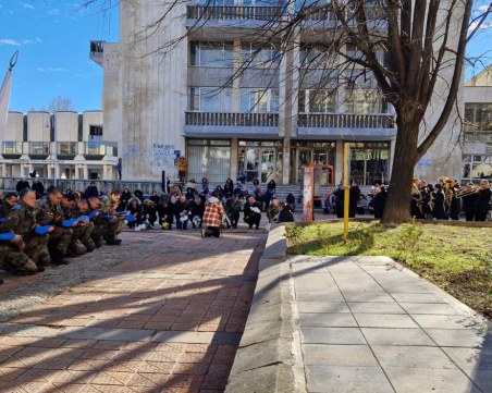 Специалните сили откриха паметна плоча на летеца-герой капитан Димитър Списаревски в родния му град Добрич