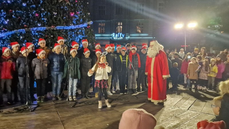Дядо Коледа на Пловдив - вече 47 години актьорът Стоян