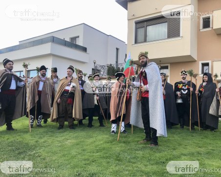 Коледари озвучиха с песни и гайди Първенец