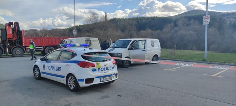 Съдът решава остава ли в ареста, участникът в грабежа на инкасо автомобил в София