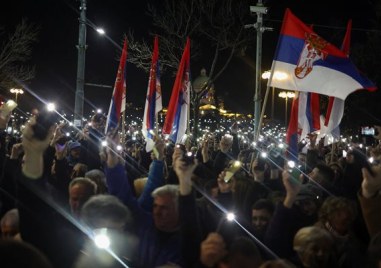 Хиляди сърби се събраха в центъра на столицата Белград на