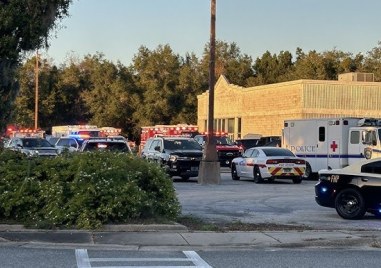 Мъж бе убит при стрелба в търговски център във Флорида