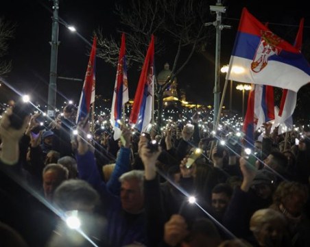 Хиляди излязоха по улиците на Белград с искане за касиране на изборите