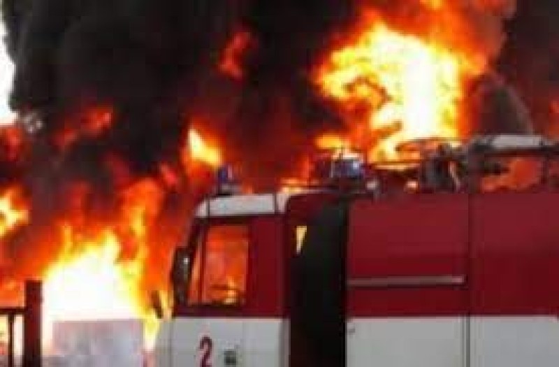 Полицай е пострадал при евакуацията на двама души при пожар в София