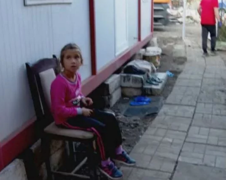 Коледа във фургон: Семейството на малката Дениз още не може да се възстанови след потопа в Царево