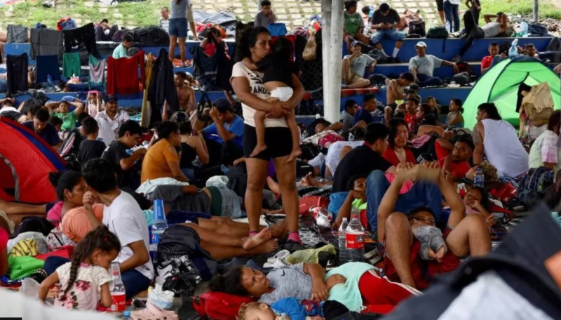7000 мигранти тръгнаха на поход от Мексико към САЩ с надпис „Извън бедността