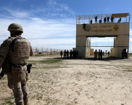 Джихадисти атакуваха база на САЩ в Ирак, американците отвърнаха