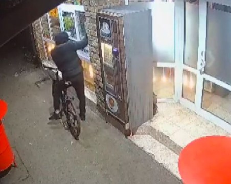 Нагла кражба! Мъж задигна дарения за болно момче