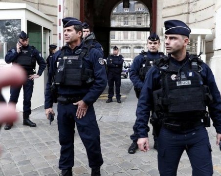 Намериха майка и четирите и деца мъртви във Франция, издирват бащата